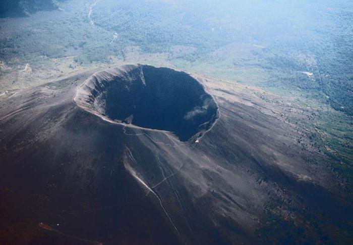 ベスビウス火山は眠っているか演技している