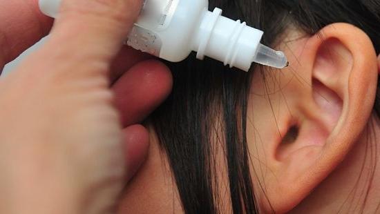 耳の中耳炎：治療、症状および原因